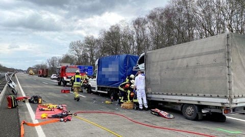 An einem Stauende auf der A6 ist es zu einem schweren Unfall gekommen (Foto: PP Westpfalz)