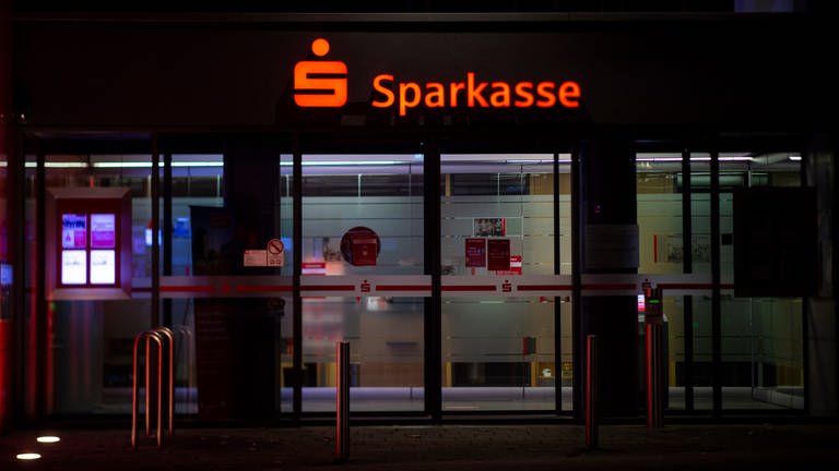 Sparkasse Donnersberg und Sparkasse Südwestpfalz bleiben nachts geschlossen (Foto: picture-alliance / Reportdienste, picture alliance / Wedel/Kirchner-Media | Wedel/Kirchner-Media)