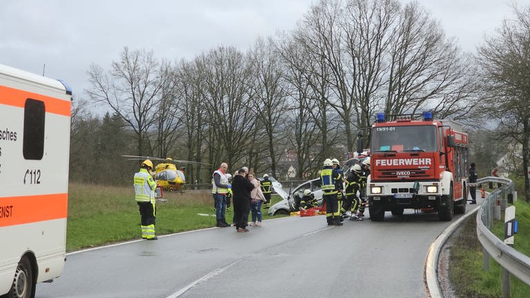 Bei diesem Autounfall im Donnersbergkreis sind vier Menschen verletzt worden, einer sogar schwer.