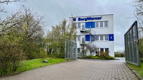 Für das von BorgWarner genutzte Bürogebäude in Kirchheimbolanden gibt es Interessenten. (Foto: SWR)