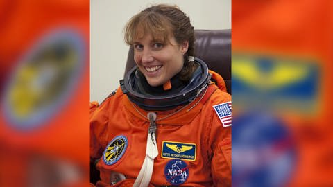 NASA-Astronautin Dorothy Metcalf-Lindenburger hat das Kaiserslauterer Burg-Gymnasium besucht, auch um Schülerinnen für den MINT-Bereich zu begeistern. (Foto: NASA/ Kim Shiflett)