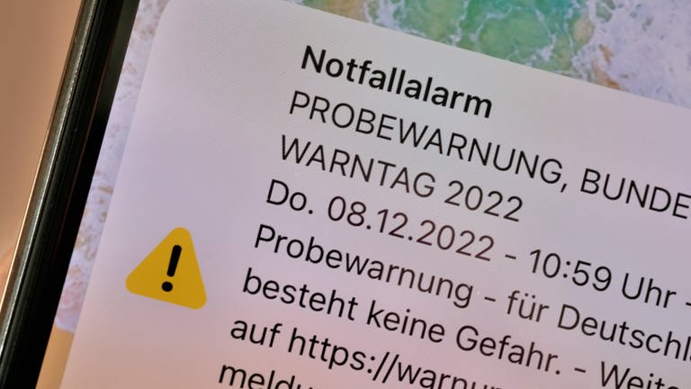 Am 8.12.2022 war bundesweiter Warntag. Im Westen der Pfalz gab es nach Angaben der Kommunen keine Sirenen zu hören. Aber auch auf den Handys lief nicht alles rund. (Foto: IMAGO / Rolf Poss)