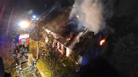 In Blaubach im Kreis Kusel ist ein Haus abgebrannt. (Foto: Pressestelle, Freiwillige Feuerwehr Verbandsgemeinde Kusel-Altenglan)