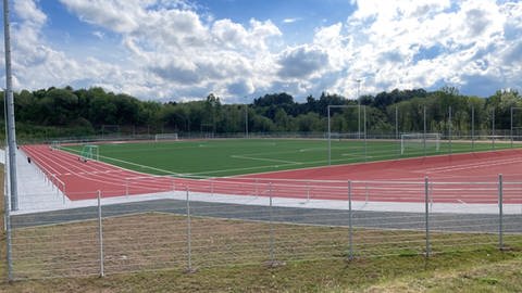 Die Sportanlage des Gymnasiums Kusel wird zum Stadion (Foto: SWR)