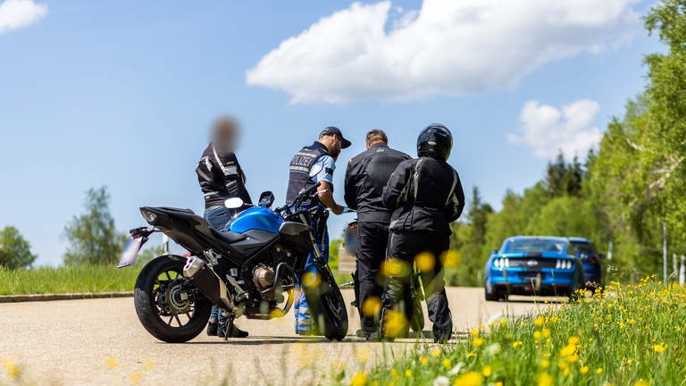 Die Polizei kontrolliert in der Westpfalz verstärkt Fahrer von Motorrädern.