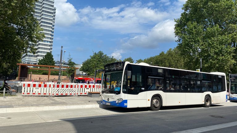 Neue Bushaltestellen in Kaiserslautern, im Zuge der Arbeiten für die "Neue Stadtmitte"