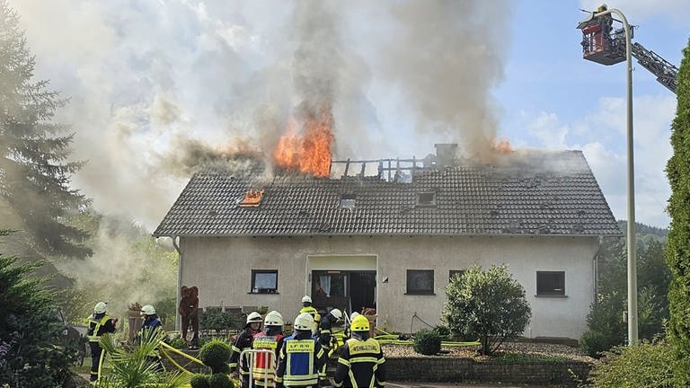 Feuerwehr im Kreis Kusel im Einsatz: Brand in Bedesbach