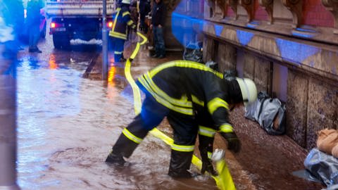 Die Feuerwehr im Einsatz gegen Hochwasser 