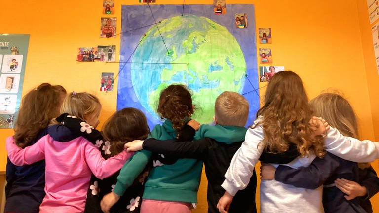 Kinder beim Projekt zur Vielfalt in der Kita Regenbogen