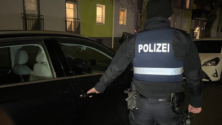 Die Polizei Kaiserslautern kontrolliert offene Autos