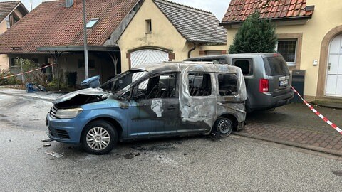 In Otterberg haben offenbar Unbekannte zwei Autos angezündet. (Foto: SWR)