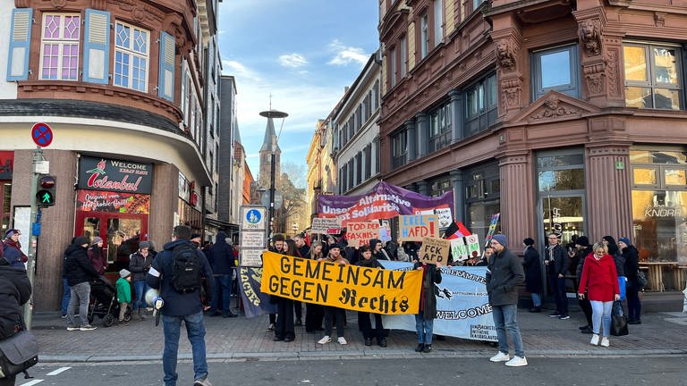 Tausende demonstrieren in Kaiserslautern gegen Rechtsextremismus. (Foto: SWR)