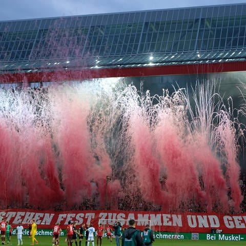 Im Fritz-Walter-Stadion war die Stimmung am Samstagabend prächtig. Doch wurden während des Spiels gegen den 1. FC Magdeburg einer Zuschauerin K.o.-Tropfen verabreicht?