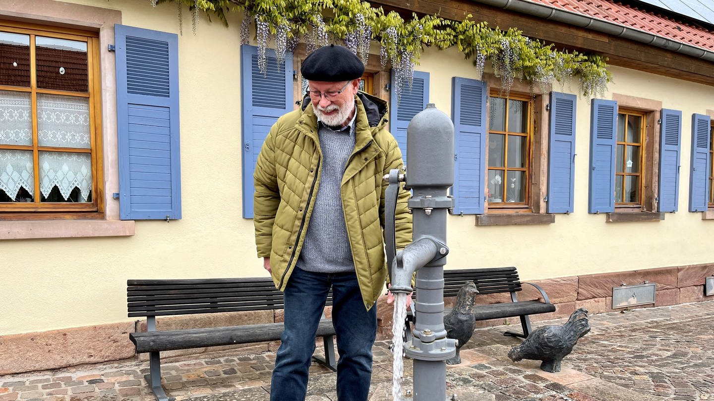 Ortsbürgermeister Reinhard Horsch hat auch weiterhin Lust für seine Ortsgemeinde Bennhausen am Donnersberg mit anzupacken. (Foto: SWR)