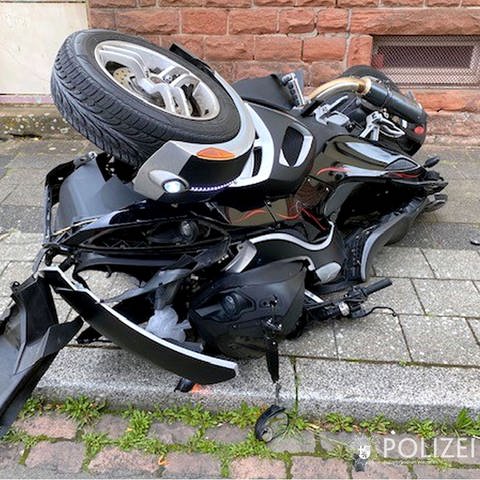 Bei einem Unfall mit einem Trike sind in Kaiserslautern zwei Menschen schwer verletzt worden.