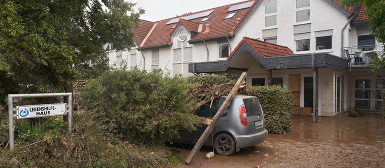 Das Haus der Lebenshilfe in Sinzig am Tag nach der Katastrophe (Foto: picture-alliance / Reportdienste, Picture Alliance)