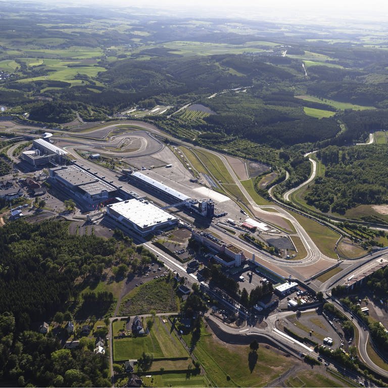Der Nürburgring von oben aus der Luft gesehen (Foto: IMAGO, IMAGO / imagebroker)