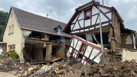 Zerstörte Häuser in Ahrbrück (Landkreis Ahrweiler) nach dem katastrophalen Hochwasser in Rheinland-Pfalz (Foto: SWR)