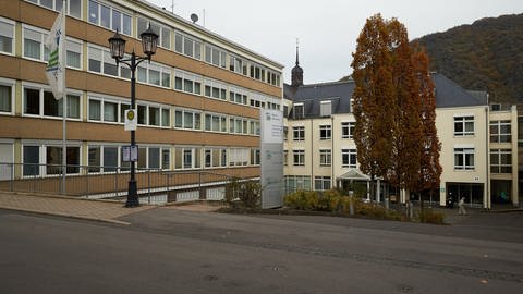 Das Gebäude der früheren Loreley-Klinik in Oberwesel, dort befindet sich nach der Schließung Ende September 2020 der neue Gesundheitscampus.  (Foto: picture-alliance / Reportdienste, Thomas Frey/dpa)