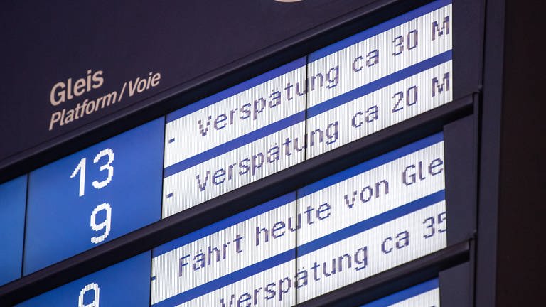 Zwischen Koblenz und Köln kommt es auf der rechts- und der linksrheinischen Bahnstrecke zu Verspätungen und Zugausfällen.  (Foto: dpa Bildfunk, picture alliance/dpa | Fabian Sommer)