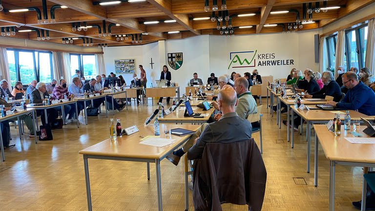 Der Kreistag Ahrweiler hat am Dienstag für eine kleinere Gedenkfeier zum Jahrestag der Flutkatastrophe gestimmt. (Foto: SWR)