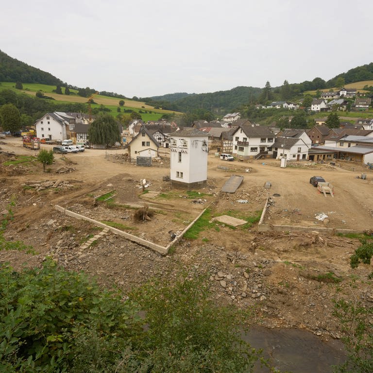 Das Dorf Schuld im Ahrtal vier Wochen nach der Flutkatastrophe.