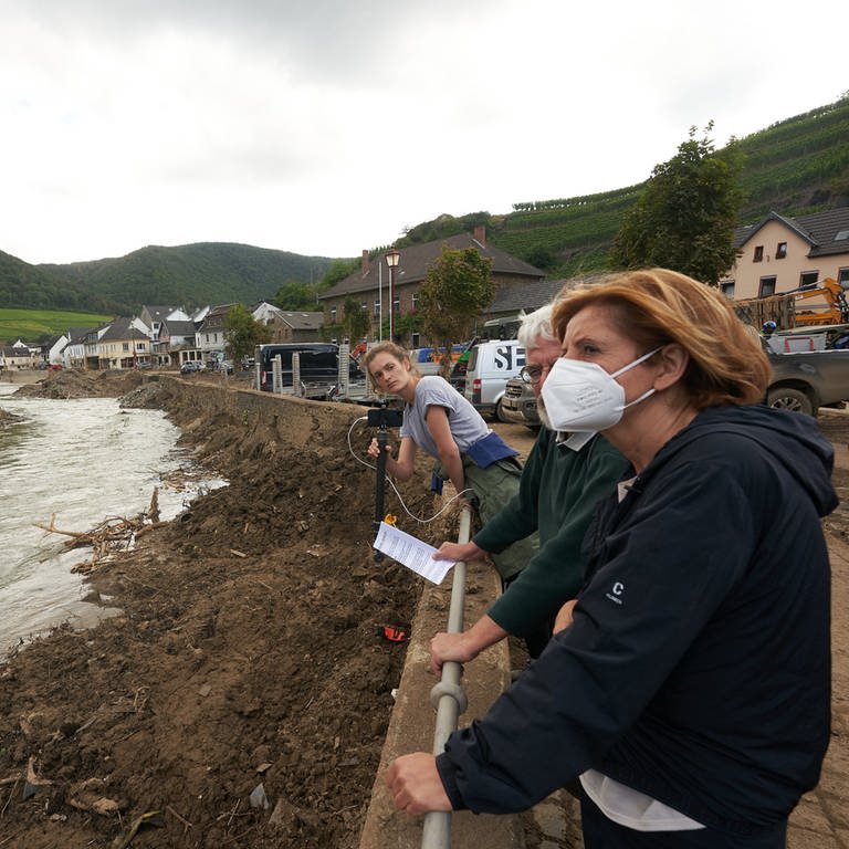 Ministerpräsidentin Malu Dreyer (SPD) zu Besuch im Katastrophengebiet in Mayschoß