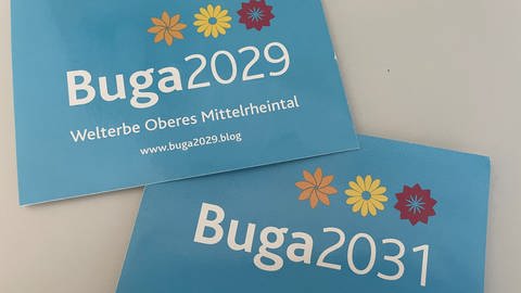 Zwei BUGA-Postkarten mit den Jahreszahlen einmal 2031 und 2029 (Foto: SWR)