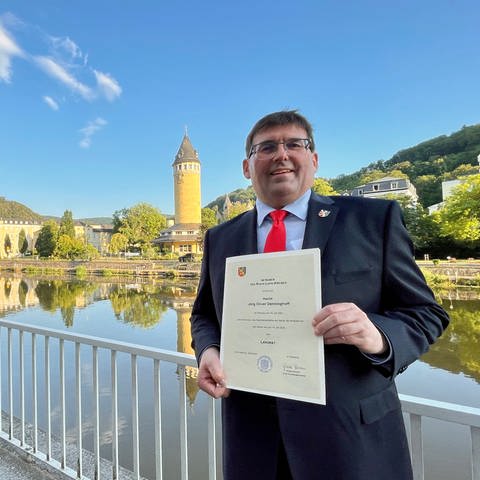 Jörg Denninghoff (SPD) ist in Bad Ems offiziell als neuer Landrat des Rhein-Lahn-Kreises ins Amt eingeführt worden.  (Foto: SWR)