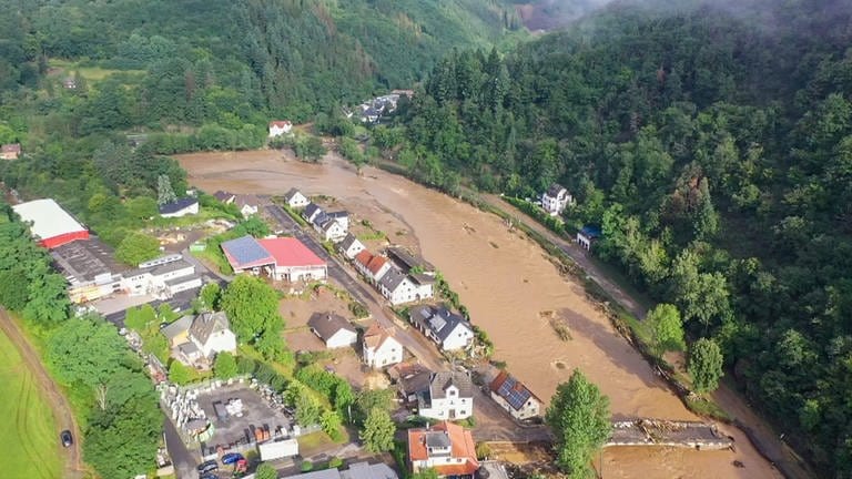 Überflutungen in Schuld im Kreis Ahrweiler (Foto: dpa Bildfunk, picture alliance/dpa/TNN | Christoph Reichwein)