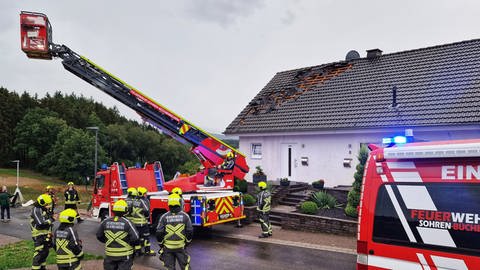 Abgedecktes Dach in Büchenbeuren (Foto: Sebastian Schmitt)