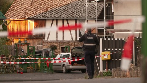 Zwei Personen mit Schussverletzungen sind am Freitag bei Breitscheid (Kreis Neuwied) entdeckt worden. Zuvor sei die Polizei über eine Schussabgabe informiert worden, teilte das Präsidium in Koblenz mit.  (Foto: SWR)