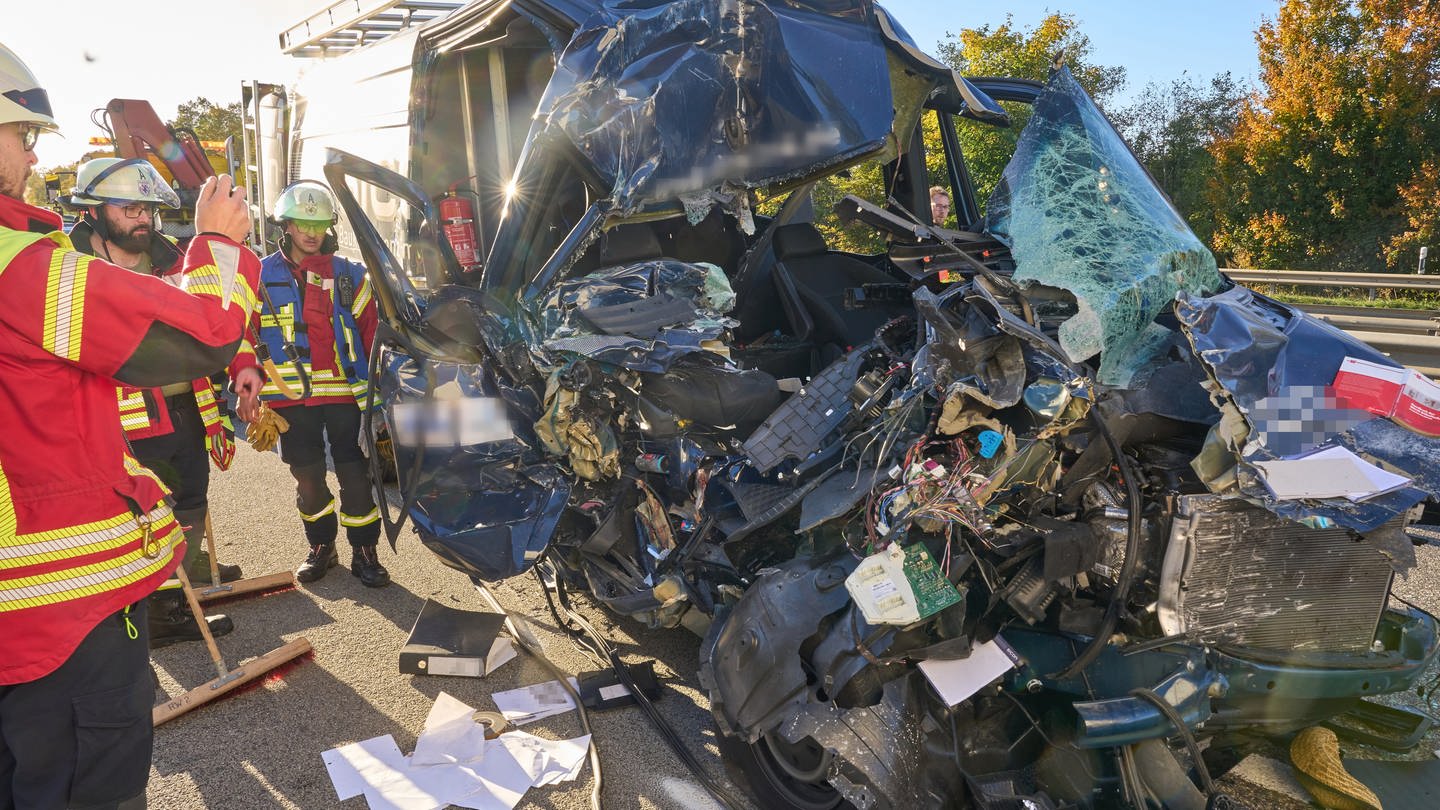 Tödlicher Unfall auf der A48: Beifahrer stirbt nach Zusammenprall - SWR  Aktuell