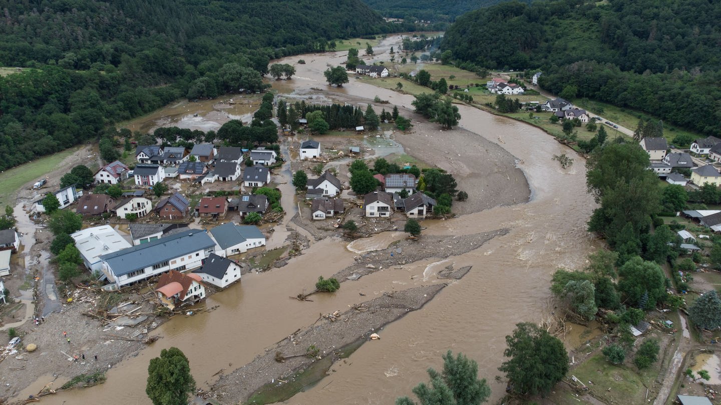 Ein Ort an der Ahr kurz nach der Flutkatastrophe (Foto: picture-alliance / Reportdienste, picture alliance/dpa)