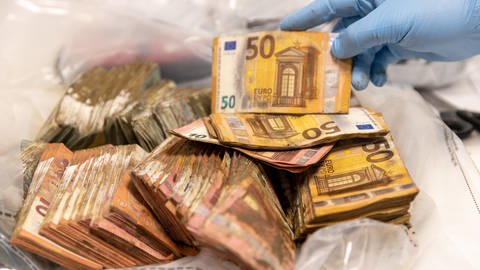 Flutgeld: Verklebte und verschmutze Geldscheine (Foto: Deutsche Bundesbank | Nils Thies)