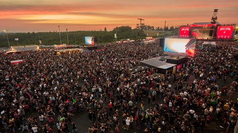 Zur Rock am Ring werden wieder Zehntausende Besucher am Nürburgring in der Eifel erwartet (Foto: picture-alliance / Reportdienste, Picture Alliance)