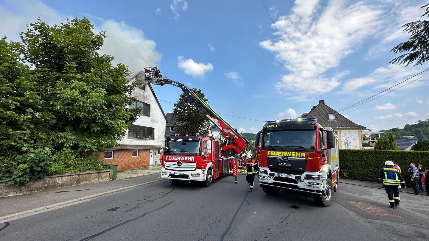 Frau stirbt bei Dachstuhlbrand in Westerburg