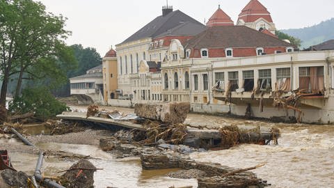 Das Kurhaus in Bad Neuenahr-Ahrweiler wurde von der Ahrflut stark beschädigt. (Foto: dpa Bildfunk, Picture Alliance)
