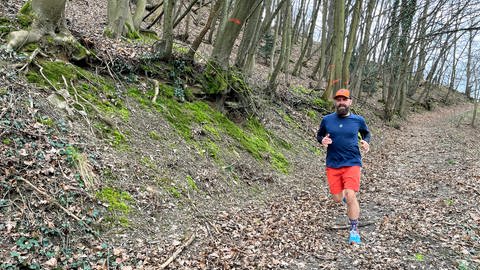 Simon Fischer aus St. Goarshausen will 31 Marathons an 31 Tagen laufen - vom Bodensee über den Mittelrhein nach Berlin: Er will so auf die weltweite Wasserknappheit und die Folgen des Klimawandels aufmerksam machen 