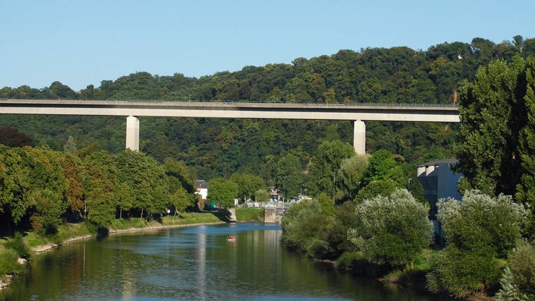 Die B42-Hochbrücke in Lahnstein