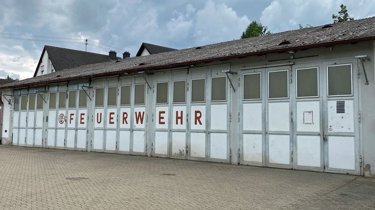 Das Feuerwehrgerätehaus in Sinzig ist in die Jahre gekommen. Ein Neubau ist an anderer Stelle geplant. (Foto: SWR)