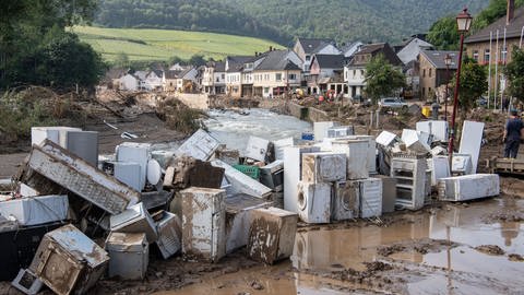 Große Schäden im Dorf Mayschoß nach der Flutkatastrophe. (Foto: dpa Bildfunk, picture alliance/dpa | Boris Roessler)