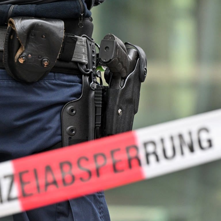 Polizisten nahmen in Limburg einen verwirrten Mann fest, der aus einer Armbrust auf Autos und Häuser geschossen hatte.