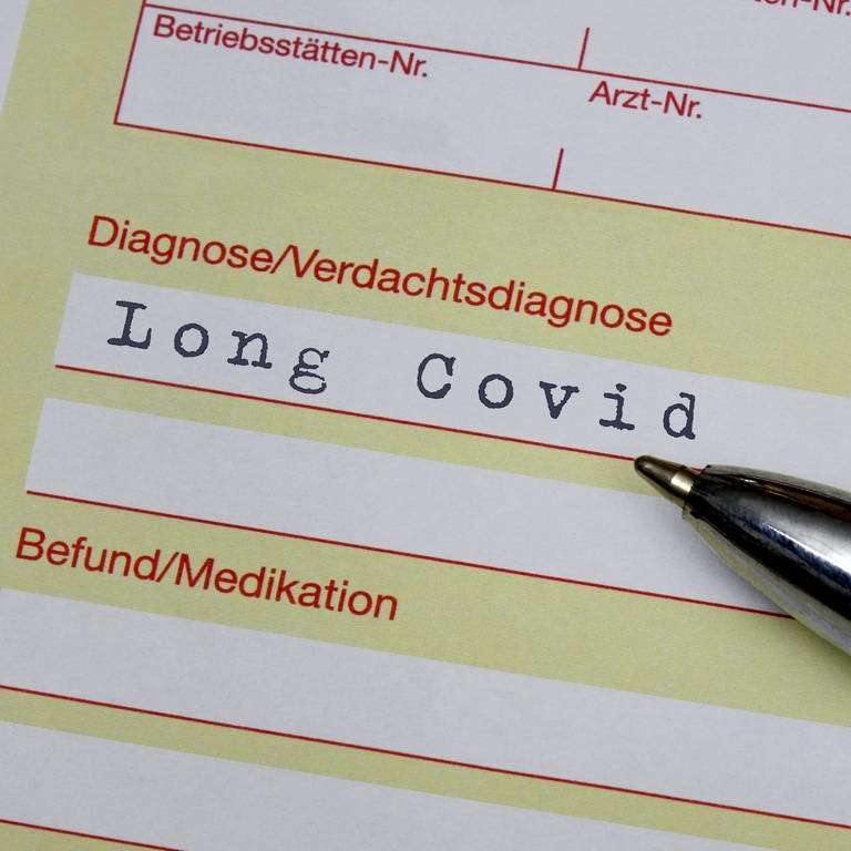Eine ärzliche Krankschreibung mit den Worten "Long Covid" im Feld DiagnoseVerdachtsdiagnose