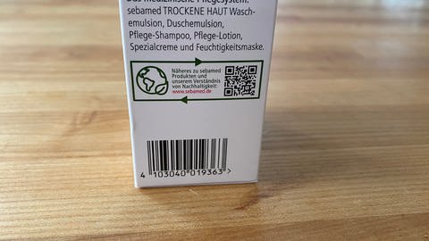 Sebapharma in Boppard verzichtet bei ihren Pflegeprodukten aus Nachhaltigkeitsgründen auf Beipackzettel. Die Informationen können stattdessen über einen QR-Code abgelesen werden. (Foto: SWR)