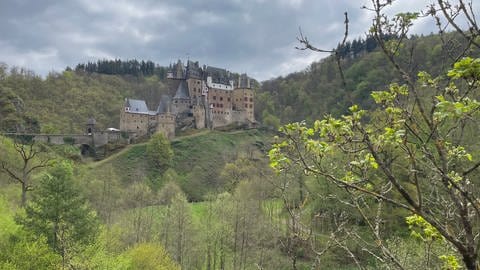 Die Burg Eltz ist eine der Sehenswürdigkeiten am Moselsteig.