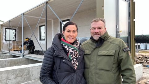Natalie und Ralf Mays bauen das neue Container-Hotel in Montabaur. (Foto: SWR)