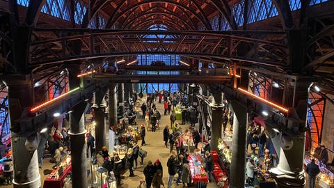 In der Sayner Hütte gab es 2022 wieder einen Weihnachtsmarkt. (Foto: SWR)