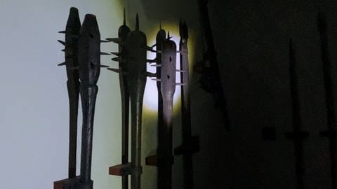 Diese Waffen aus dem Mittelalter gibt es auf der Marksburg zu sehen (Foto: SWR)