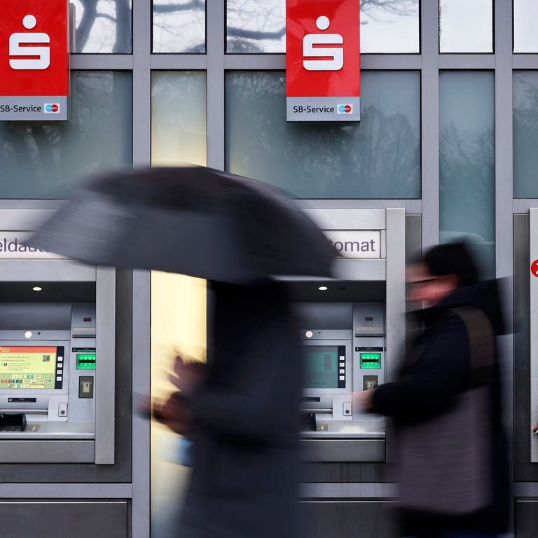 Die Sparkasse Koblenz schließt nachts SB-Stellen und nimmt Geldautomaten vom Netz. (Foto: picture-alliance / Reportdienste, picture alliance / Geisler-Fotopress | Christoph Hardt/Geisler-Fotopres)